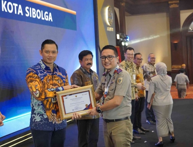 Berikan Predikat WTAB kepada 46 Satuan Kerja Daerah, Menteri AHY: Zona Integritas Hadirkan Layanan Publik yang Akuntabel, Transparan, Profesional, dan Melayani