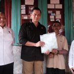 Mendiami Tanah Sejak 16 Tahun Silam, Buruh Harian Lepas dari Kabupaten Bogor Terima Sertipikat Tanah dari Menteri AHY