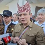 Serahkan Sertipikat Tanah kepada Masyarakat Eks Timor Timur di NTT, Menteri AHY Kenang Pernah Sekolah di Dili