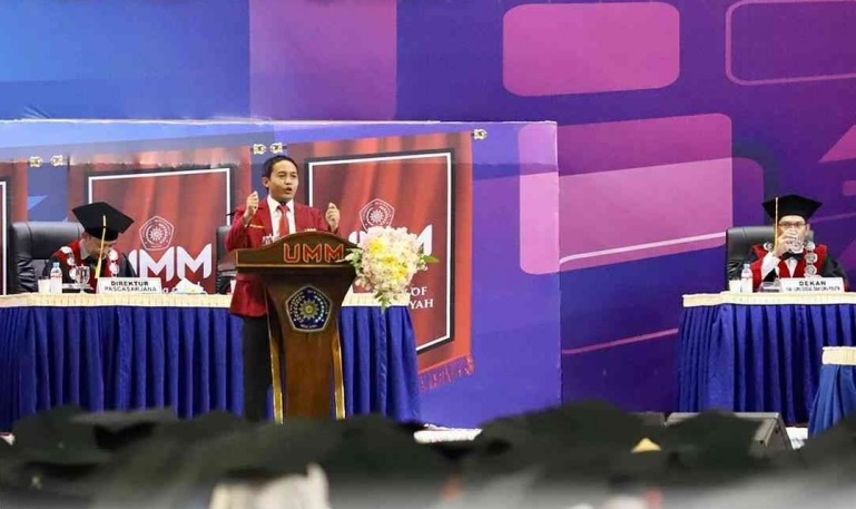 Wamen ATR/Waka BPN Beri Orasi Ilmiah Ajak Wisudawan UMM untuk Terus Belajar