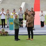Disaksikan Presiden Jokowi, Menteri AHY Serahkan Sertipikat Tanah Elektronik Hak Pakai untuk Istana Negara dan Istana Garuda di IKN