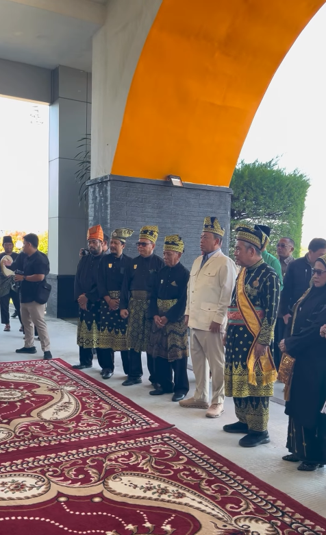 Lakukan Rapat Koordinasi dan Serahkan Sejumlah Sertipikat Aset Pemda di Kantor Gubernur Provinsi Riau