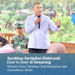 Serahkan Sertipikat Elektronik Door to Door di Semarang, Wamen Ossy Tekankan Soal Keamanan dan Kemudahan Akses