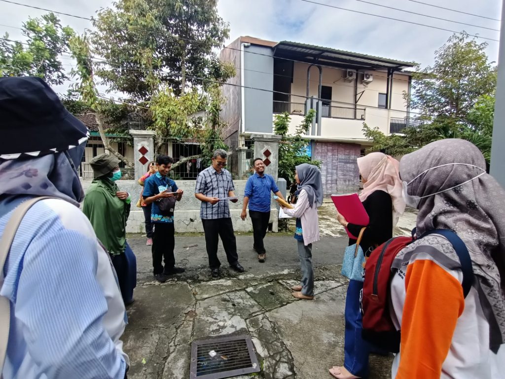 Laksanakan Cek Lapang untuk Pendaftaran Tanah Ruas Jalan Lingkungan di Kampung Tulung